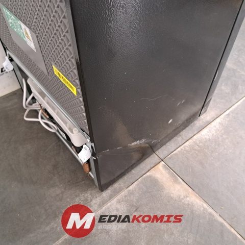 Lodówka Chiq FBM157L42 [9]